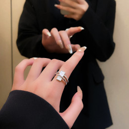 Двухслойное легкое нишевое женское с прямоугольной вставкой кольцо