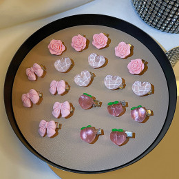 Заколки для волос розовые нежные в виде бантиков камелии сердечек и персиков