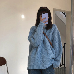 Вязанный уютный шерстяной пуловер