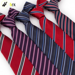 Яркие мужские галстуки в косую полоску