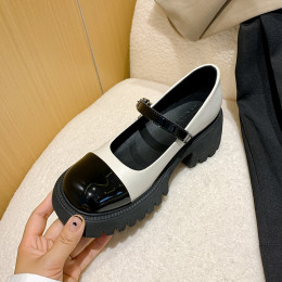 Женские туфли-сандалии в преппи стиле на каблуке