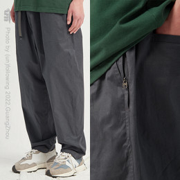 Широкие мужские спортивные штаны на ремне с карманами на молнии
