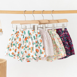 Широкие детские шорты на резинке с цветочными паттернами